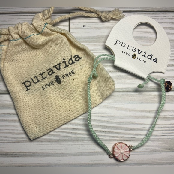 Pura Vida Jewelry - Pura Vida Cameo charm bracelet NWT